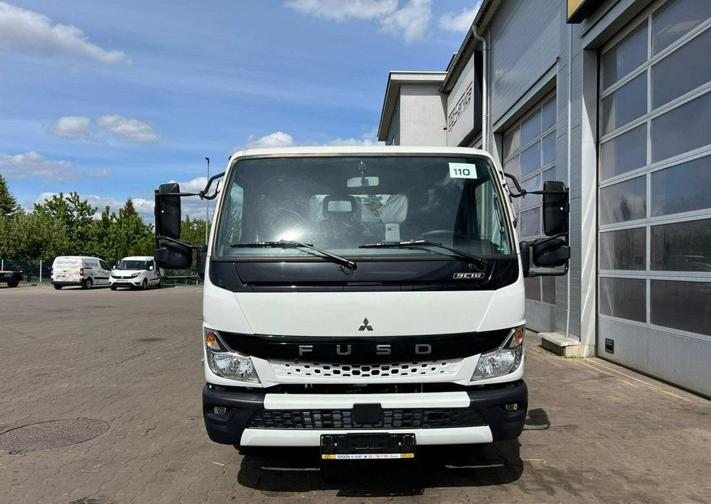 Mitsubishi Fuso - Horgos rakodó teherautó: 3 kép. Mitsubishi Fuso - Horgos rakodó teherautó: 3 kép.