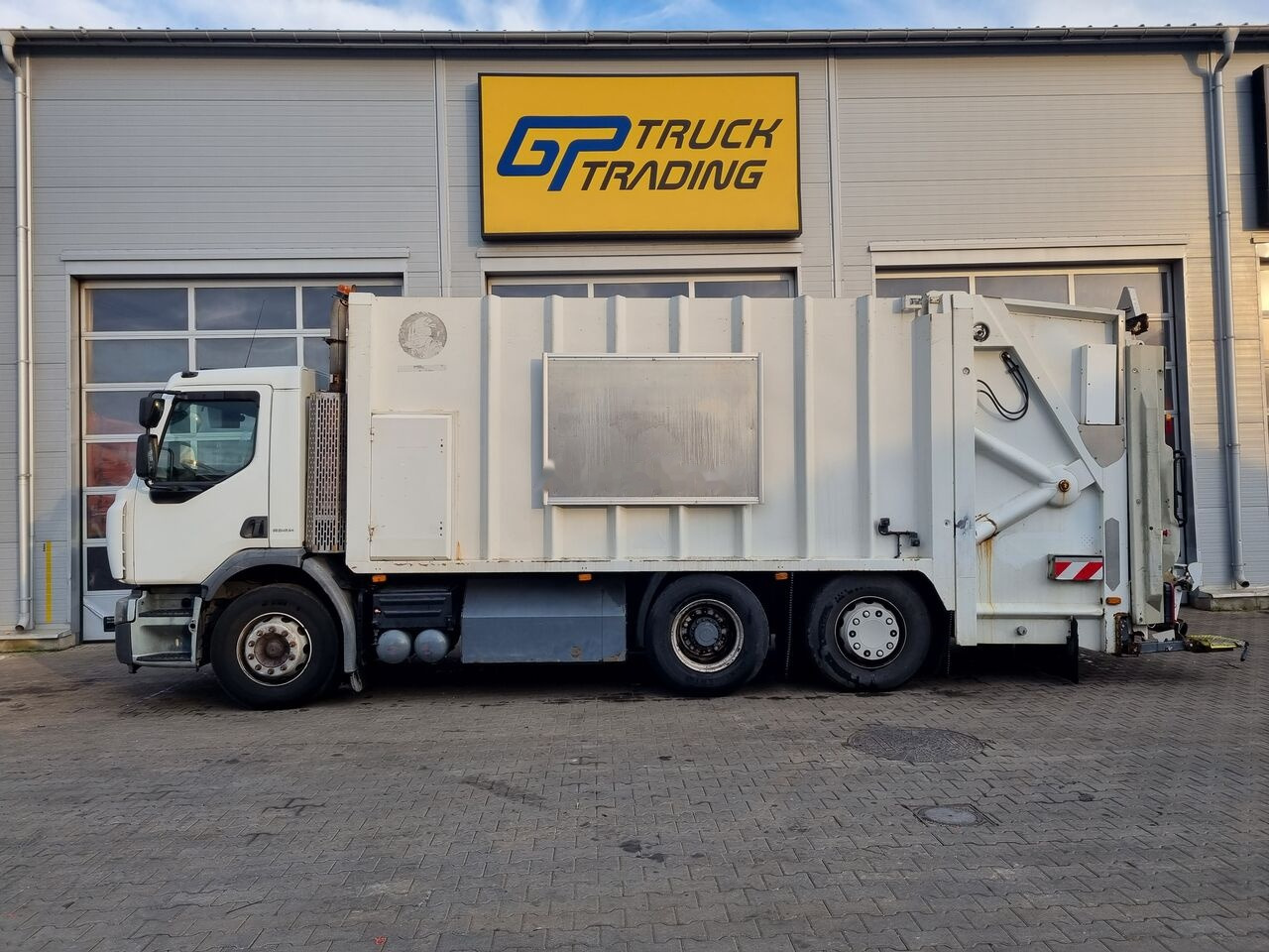 Renault Premium CNG - Szemetesautó: 5 kép. Renault Premium CNG - Szemetesautó: 5 kép.