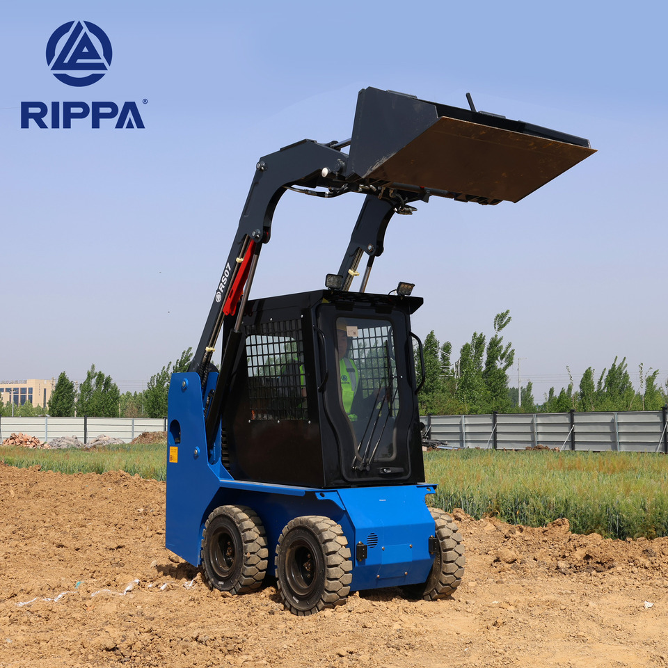 Rippa RS07 Compact Loader | 24.4hp Kubota Power | High Flow Dual Pump | Comfortable A/C Cabin - Mini homlokrakodó: 3 kép. Rippa RS07 Compact Loader | 24.4hp Kubota Power | High Flow Dual Pump | Comfortable A/C Cabin - Mini homlokrakodó: 3 kép.