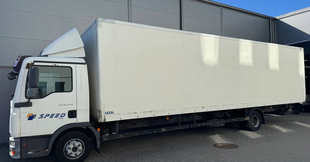 MAN TGL 12.250 4x2BL - Dobozos felépítményű teherautó: 2 kép. MAN TGL 12.250 4x2BL - Dobozos felépítményű teherautó: 2 kép.
