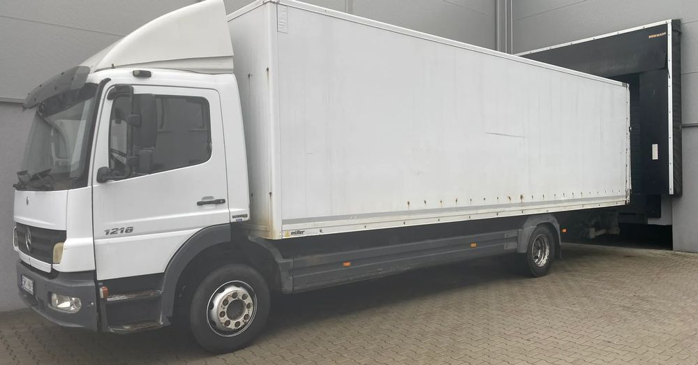 Mercedes-Benz atego - Hűtős teherautó: 1 kép. Mercedes-Benz atego - Hűtős teherautó: 1 kép.