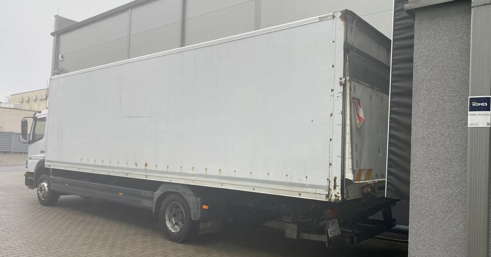 Mercedes-Benz atego - Hűtős teherautó: 3 kép. Mercedes-Benz atego - Hűtős teherautó: 3 kép.