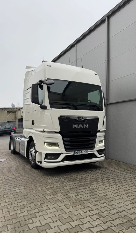 MAN TGX - Nyergesvontató: 4 kép. MAN TGX - Nyergesvontató: 4 kép.