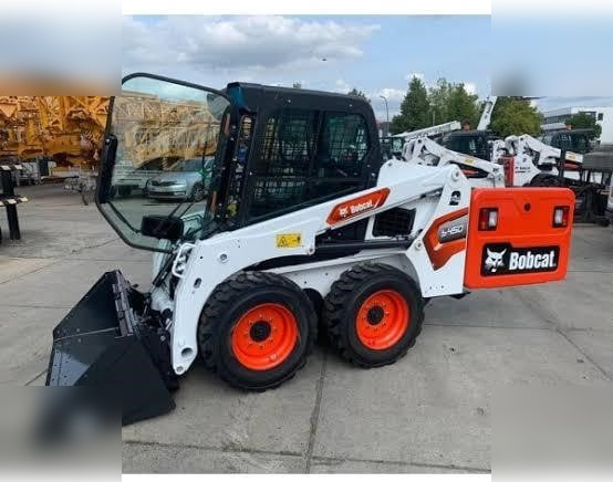BOBCAT S450 - Mini homlokrakodó: 4 kép. BOBCAT S450 - Mini homlokrakodó: 4 kép.
