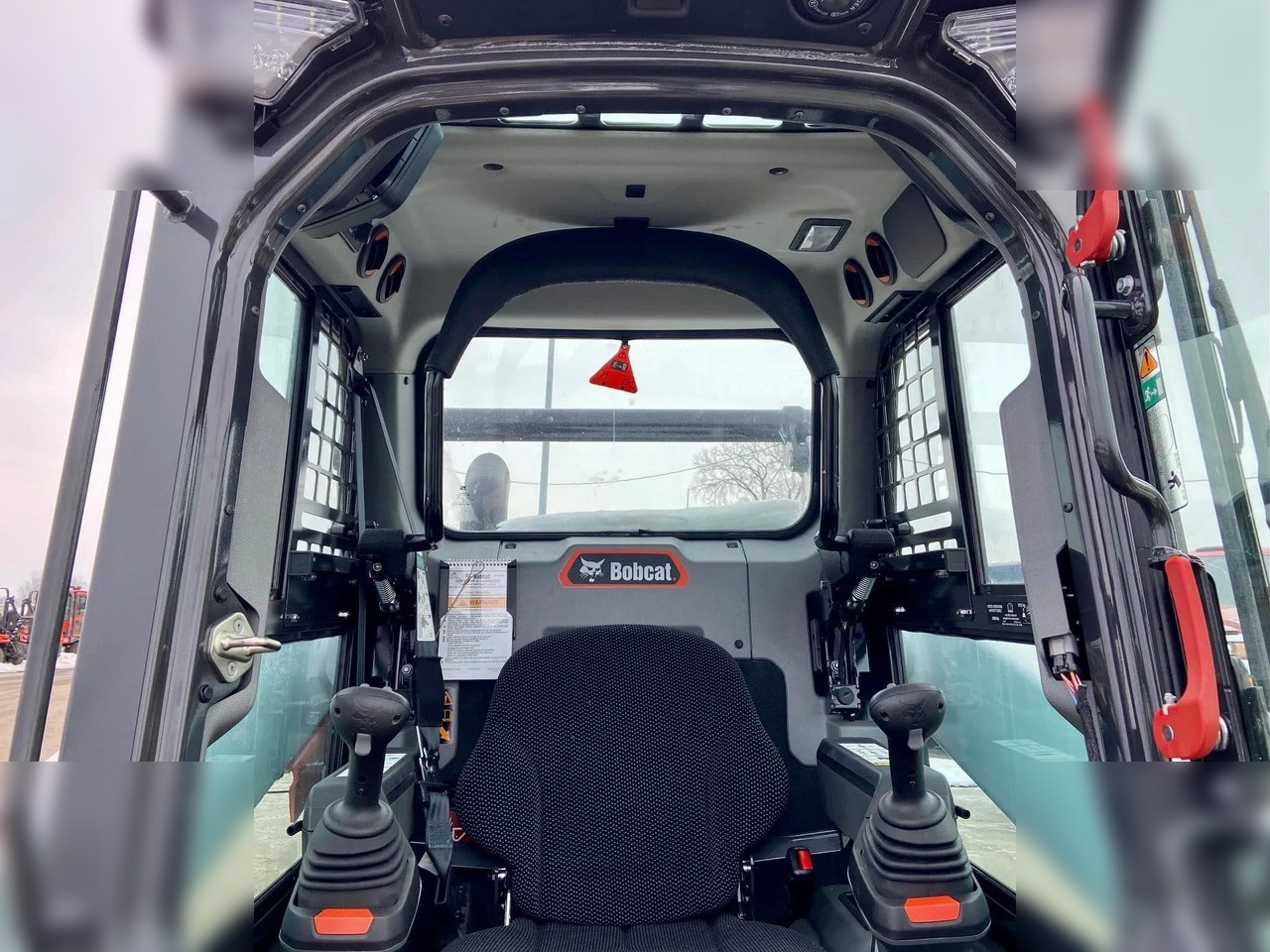 Új Mini homlokrakodó BOBCAT S570: 7 kép.