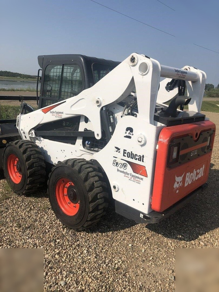 BOBCAT S770 - Mini homlokrakodó: 1 kép. BOBCAT S770 - Mini homlokrakodó: 1 kép.