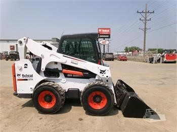 BOBCAT S770 - Mini homlokrakodó: 2 kép. BOBCAT S770 - Mini homlokrakodó: 2 kép.