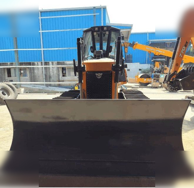 CASE 1650L - Buldózer: 3 kép. CASE 1650L - Buldózer: 3 kép.