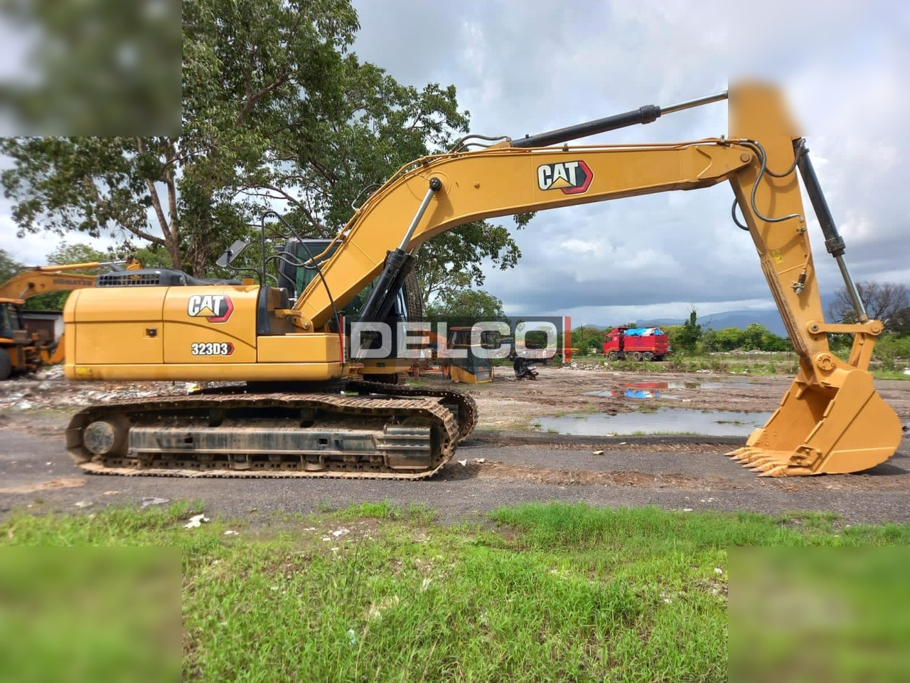 CATERPILLAR 323D3 - Lánctalpas kotró: 1 kép. CATERPILLAR 323D3 - Lánctalpas kotró: 1 kép.
