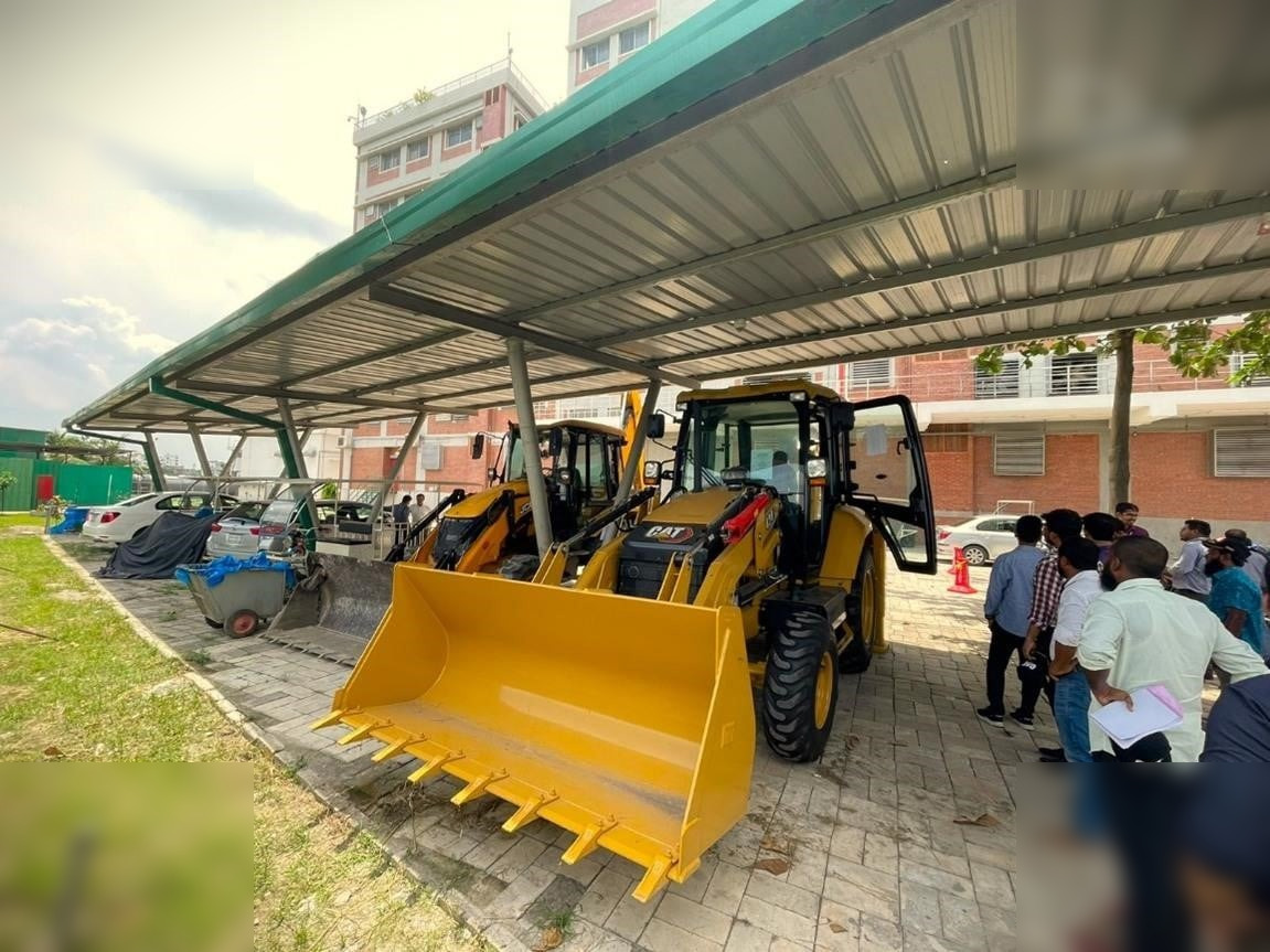 CATERPILLAR 424 - Kotrórakodó: 5 kép. CATERPILLAR 424 - Kotrórakodó: 5 kép.