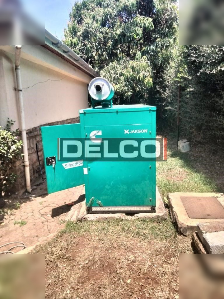 CUMMINS 125 KVA - Áramfejlesztő: 3 kép. CUMMINS 125 KVA - Áramfejlesztő: 3 kép.