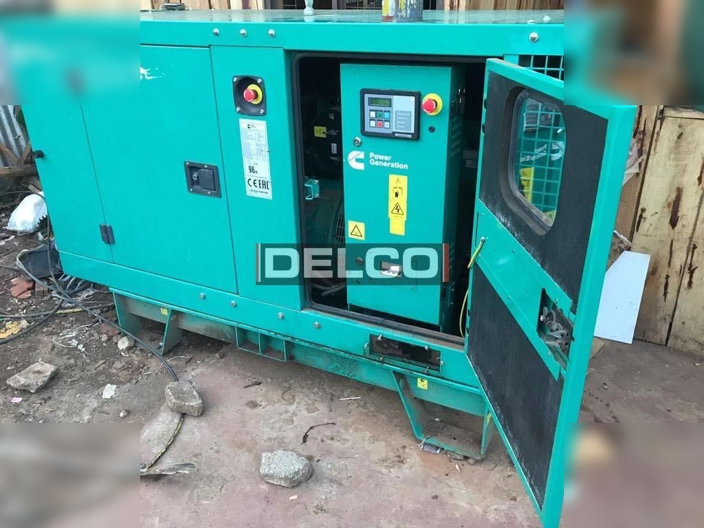 CUMMINS 20 KVA - Áramfejlesztő: 1 kép. CUMMINS 20 KVA - Áramfejlesztő: 1 kép.