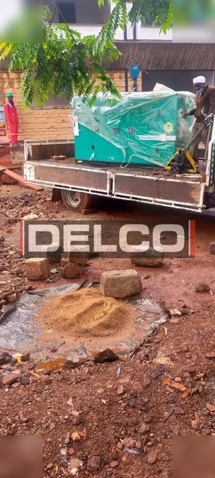 CUMMINS 500 KVA - Áramfejlesztő: 4 kép. CUMMINS 500 KVA - Áramfejlesztő: 4 kép.