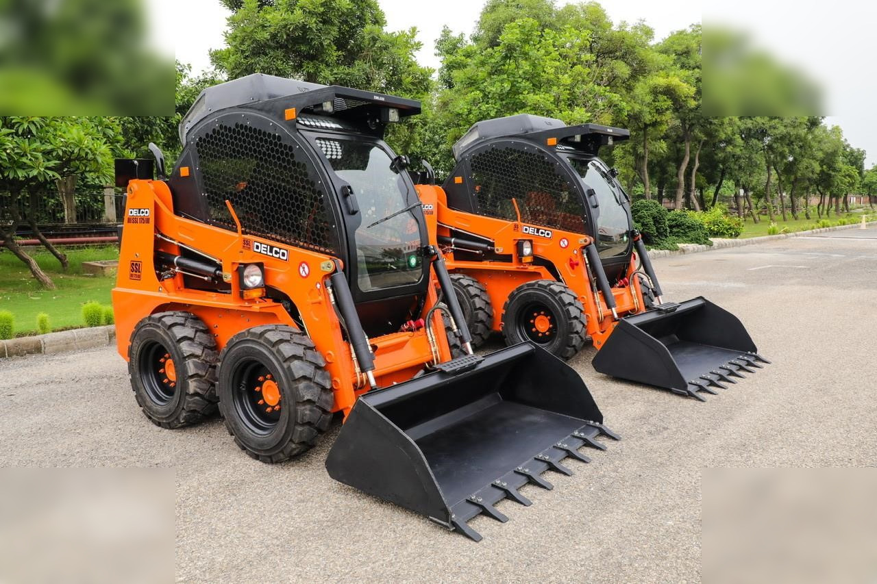 DELCO SSL175 - Mini homlokrakodó: 2 kép. DELCO SSL175 - Mini homlokrakodó: 2 kép.