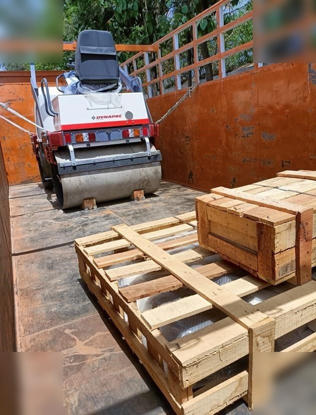 DYNAPAC CC125 - Henger: 2 kép. DYNAPAC CC125 - Henger: 2 kép.