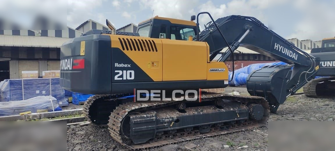 HYUNDAI ROBEX 210 - Lánctalpas kotró: 1 kép. HYUNDAI ROBEX 210 - Lánctalpas kotró: 1 kép.