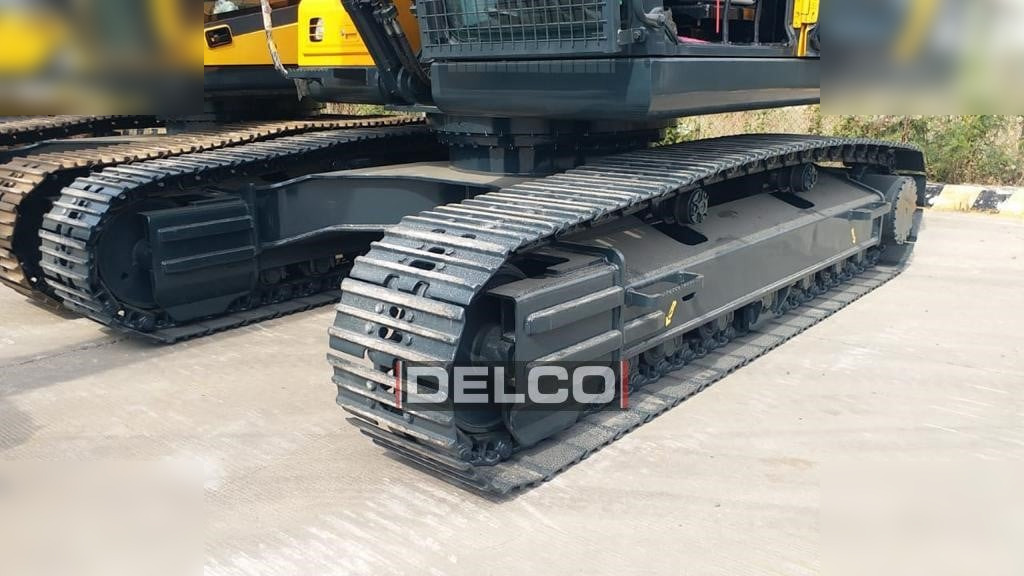 HYUNDAI ROBEX 210 - Lánctalpas kotró: 4 kép. HYUNDAI ROBEX 210 - Lánctalpas kotró: 4 kép.