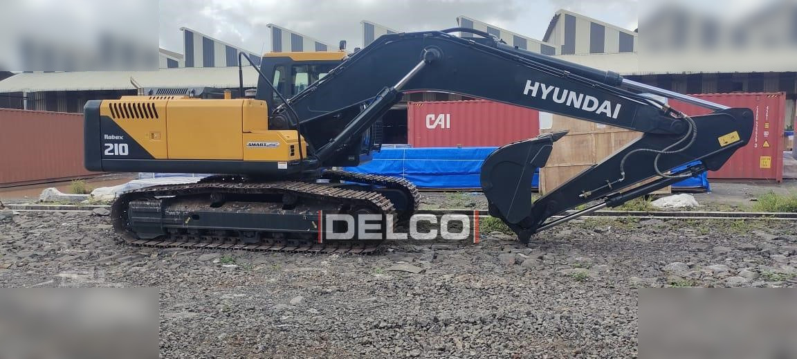 HYUNDAI ROBEX 210 - Lánctalpas kotró: 2 kép. HYUNDAI ROBEX 210 - Lánctalpas kotró: 2 kép.