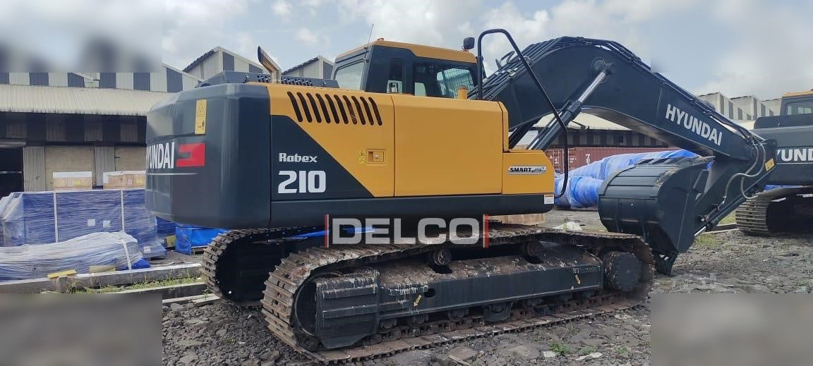 HYUNDAI ROBEX 210 - Lánctalpas kotró: 1 kép. HYUNDAI ROBEX 210 - Lánctalpas kotró: 1 kép.