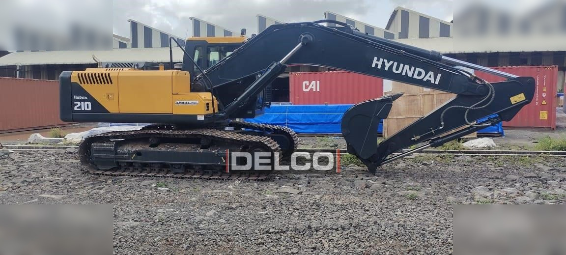 HYUNDAI ROBEX 210 - Lánctalpas kotró: 5 kép. HYUNDAI ROBEX 210 - Lánctalpas kotró: 5 kép.