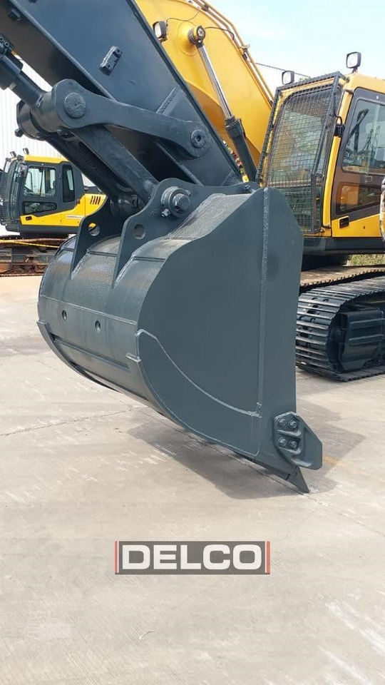 HYUNDAI ROBEX 210 LC-9 - Lánctalpas kotró: 5 kép. HYUNDAI ROBEX 210 LC-9 - Lánctalpas kotró: 5 kép.