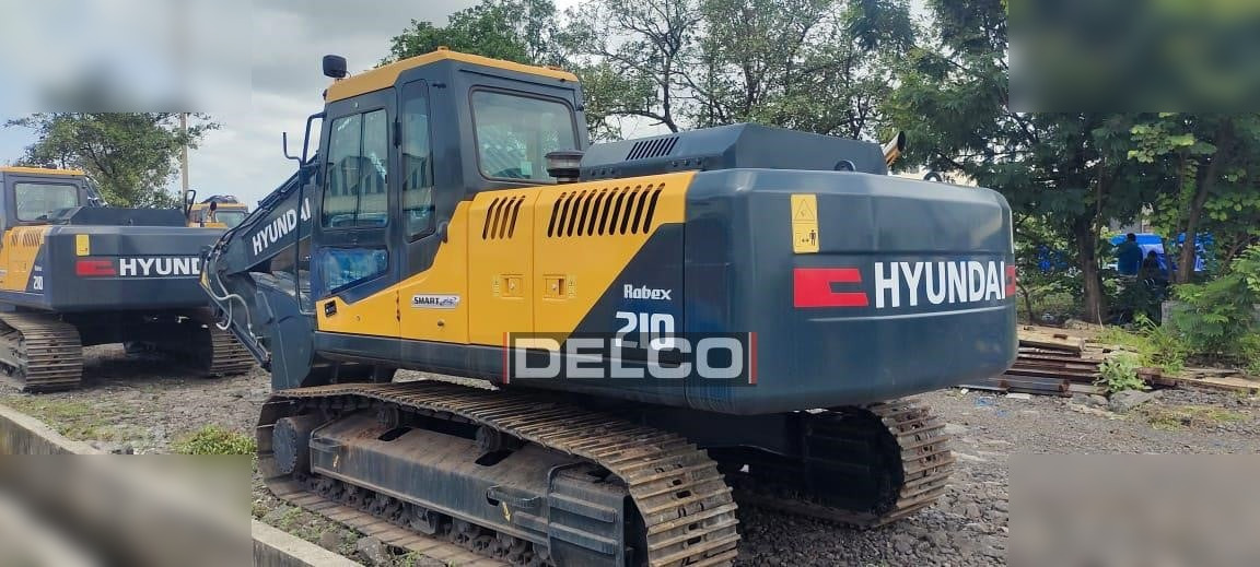 HYUNDAI ROBEX 210 LC-9 - Lánctalpas kotró: 4 kép. HYUNDAI ROBEX 210 LC-9 - Lánctalpas kotró: 4 kép.