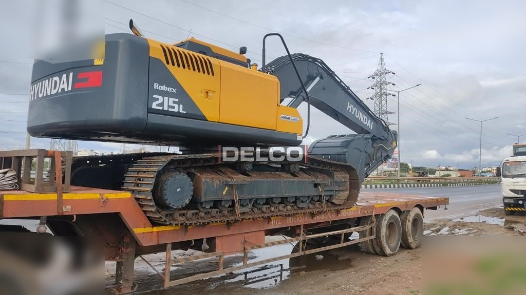 HYUNDAI ROBEX 215L SMART - Lánctalpas kotró: 4 kép. HYUNDAI ROBEX 215L SMART - Lánctalpas kotró: 4 kép.