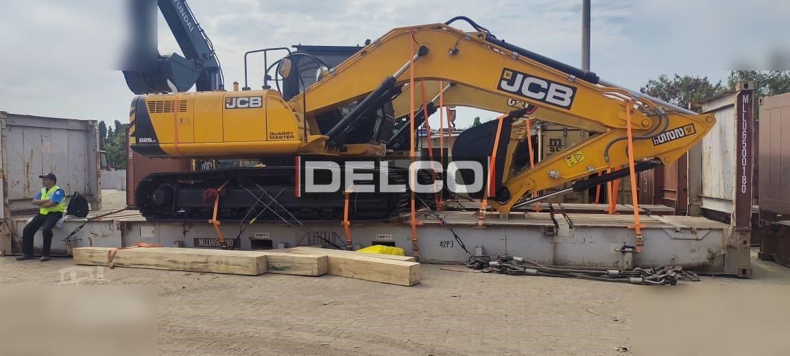 JCB 225 LC - Lánctalpas kotró: 3 kép. JCB 225 LC - Lánctalpas kotró: 3 kép.