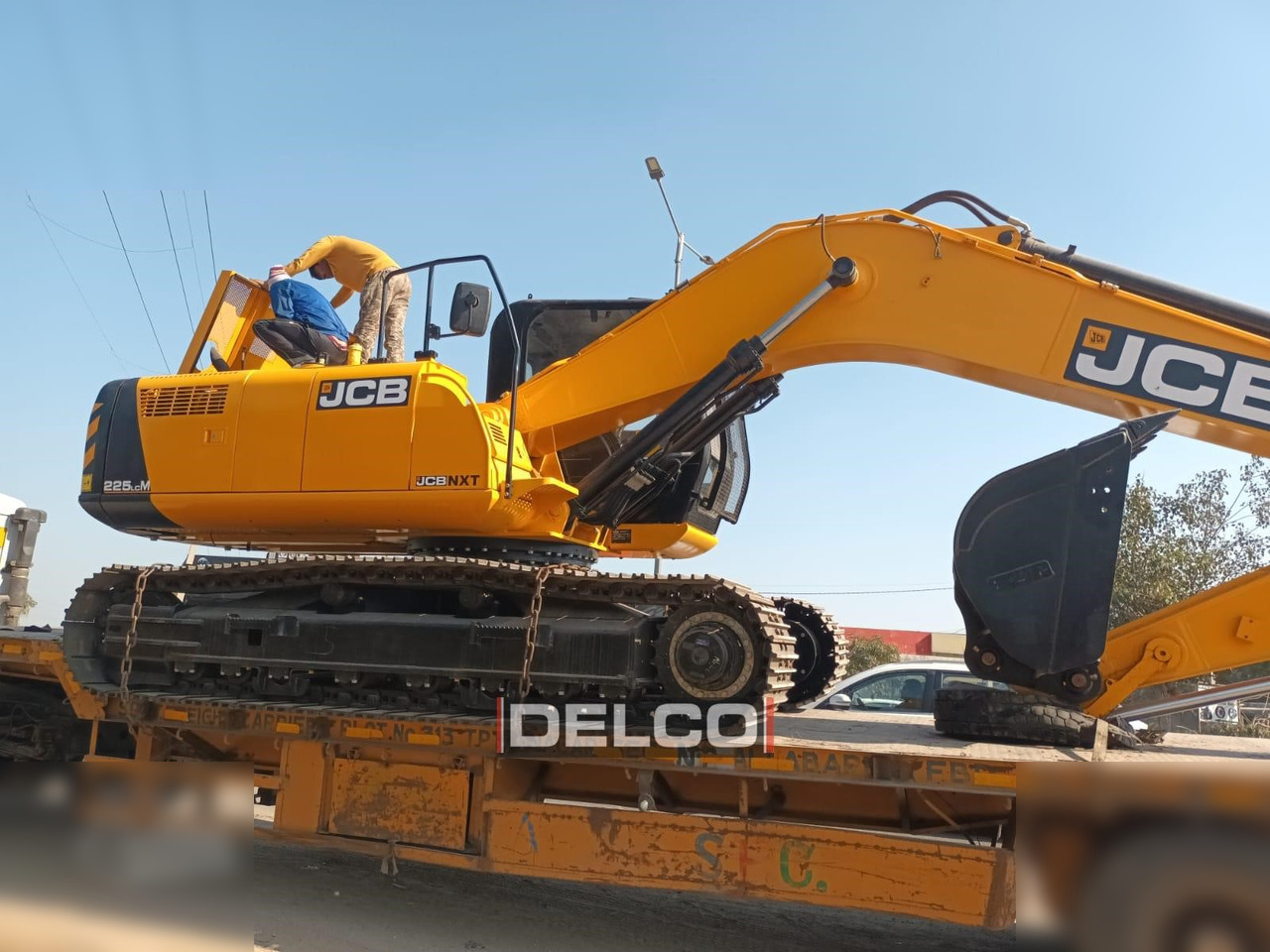 JCB 225 LC - Lánctalpas kotró: 4 kép. JCB 225 LC - Lánctalpas kotró: 4 kép.