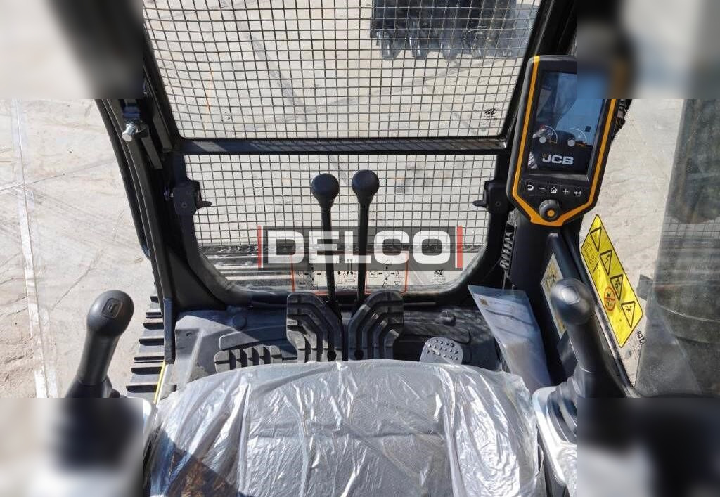 Új Lánctalpas kotró JCB 225 LC: 10 kép. Új Lánctalpas kotró JCB 225 LC: 10 kép.