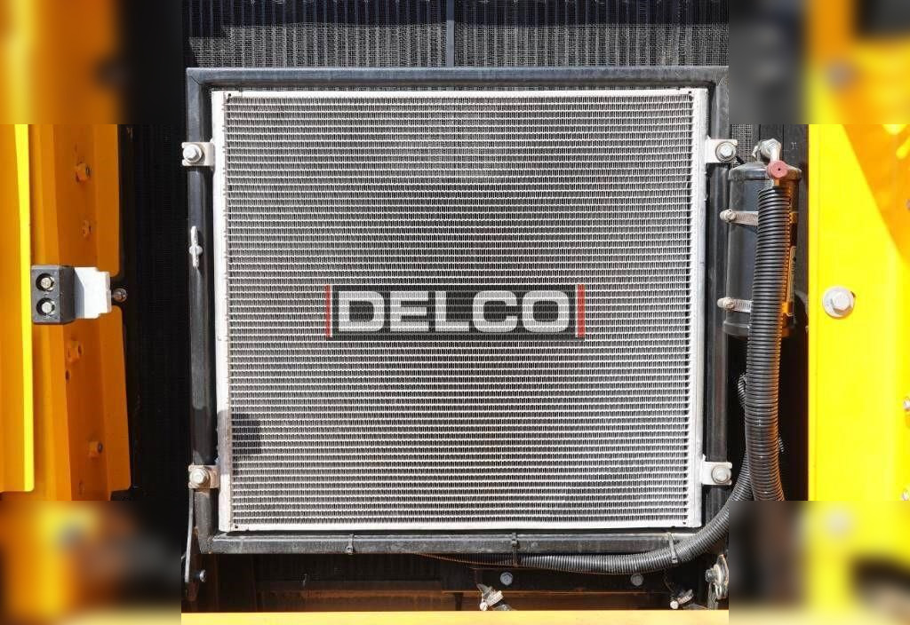 Új Lánctalpas kotró JCB 225 LC: 11 kép. Új Lánctalpas kotró JCB 225 LC: 11 kép.