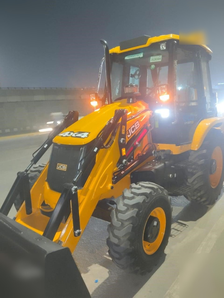 JCB 3DX SUPER - Kotrórakodó: 3 kép. JCB 3DX SUPER - Kotrórakodó: 3 kép.