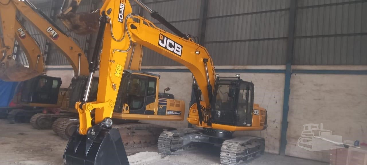 JCB JS210 LC - Lánctalpas kotró: 1 kép. JCB JS210 LC - Lánctalpas kotró: 1 kép.