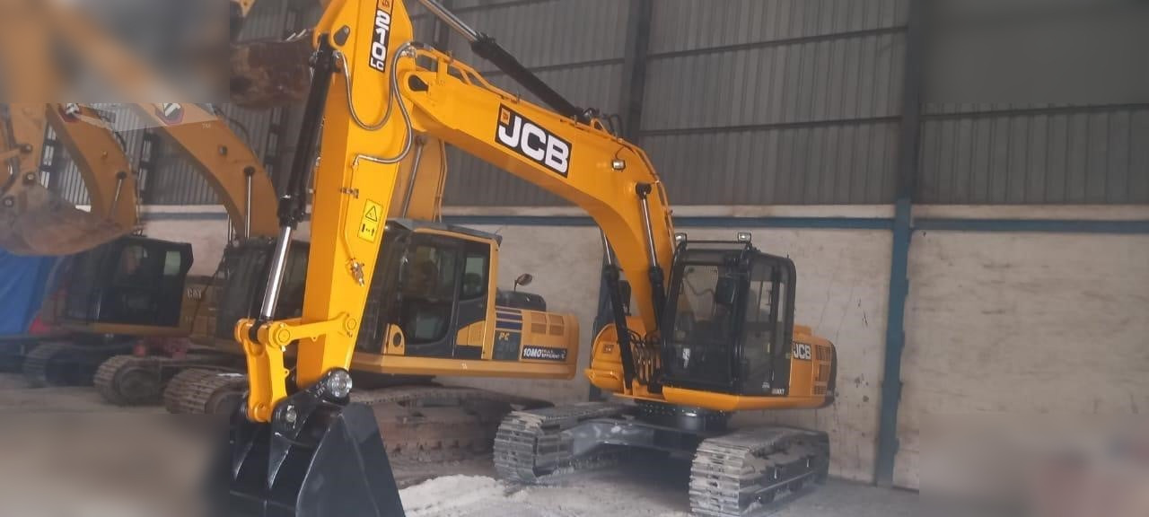 JCB JS210 LC - Lánctalpas kotró: 2 kép. JCB JS210 LC - Lánctalpas kotró: 2 kép.