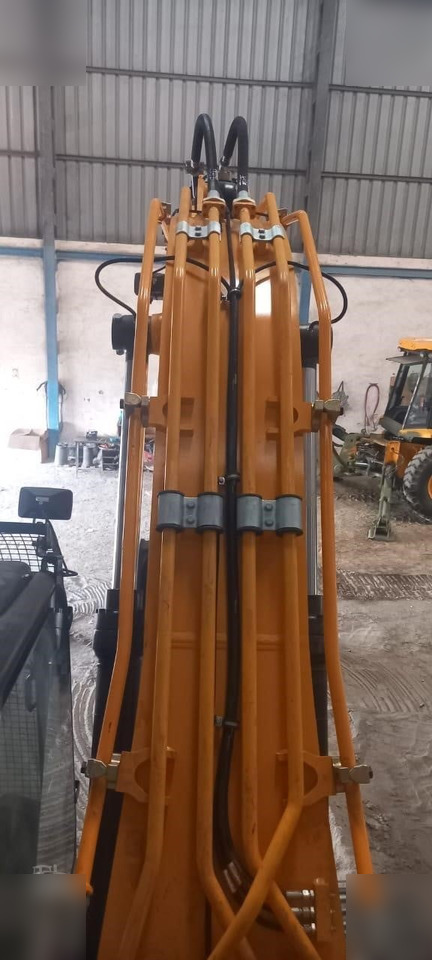 Új Lánctalpas kotró JCB JS210 LC: 7 kép.