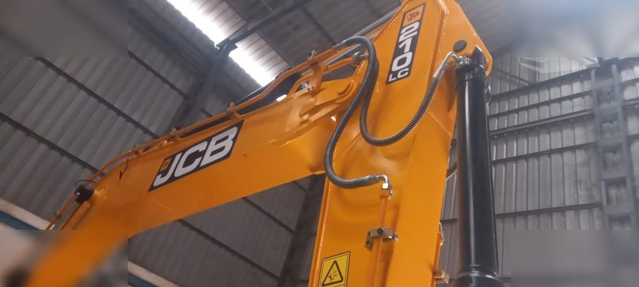 JCB JS210 LC - Lánctalpas kotró: 1 kép. JCB JS210 LC - Lánctalpas kotró: 1 kép.