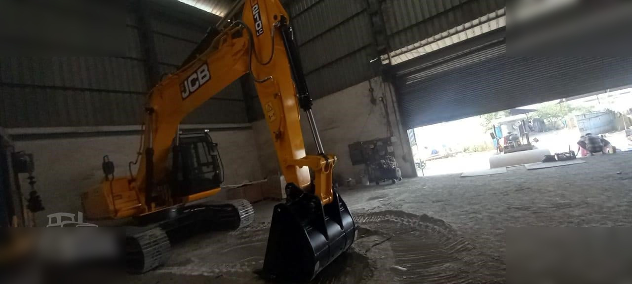 Új Lánctalpas kotró JCB JS210 LC: 8 kép.
