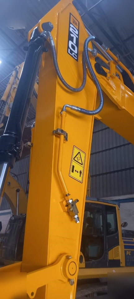 Új Lánctalpas kotró JCB JS210 LC: 6 kép.