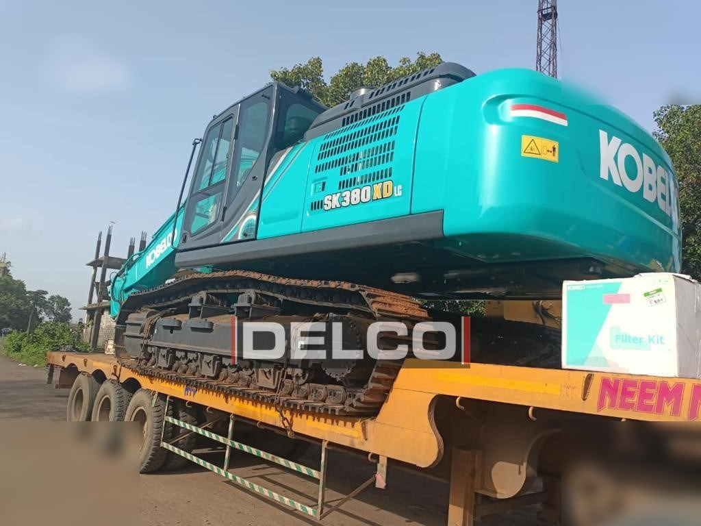 KOBELCO SK380XD LC-10 - Lánctalpas kotró: 3 kép. KOBELCO SK380XD LC-10 - Lánctalpas kotró: 3 kép.