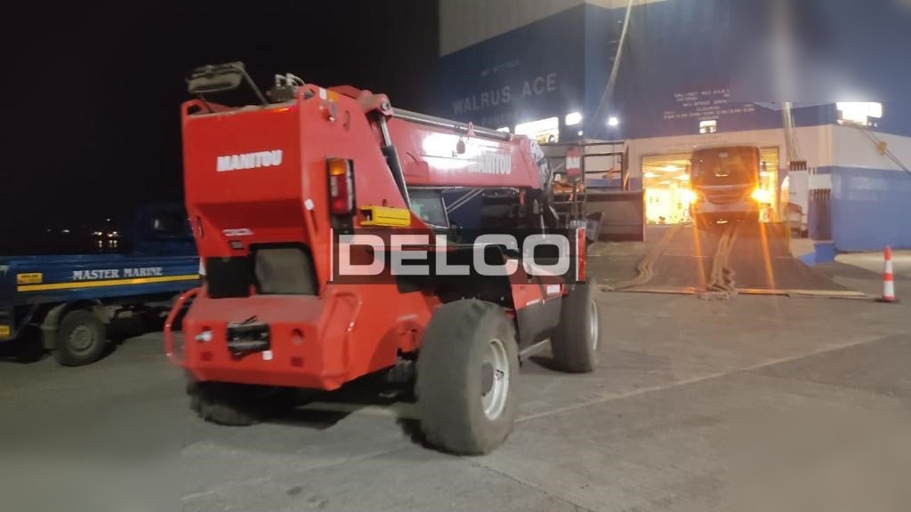 MANITOU MT1740SLT - Teleszkópos rakodó: 3 kép. MANITOU MT1740SLT - Teleszkópos rakodó: 3 kép.