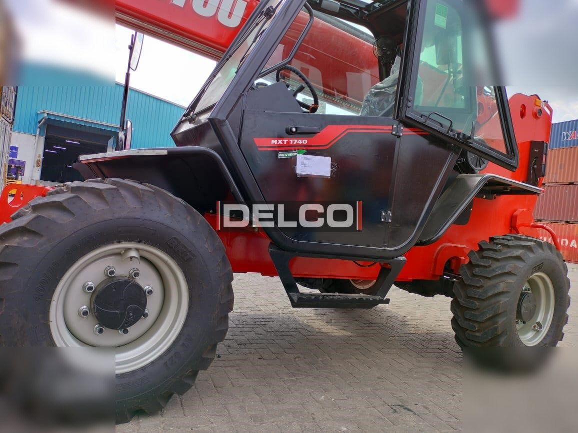 MANITOU MXT1740 - Teleszkópos rakodó: 4 kép. MANITOU MXT1740 - Teleszkópos rakodó: 4 kép.