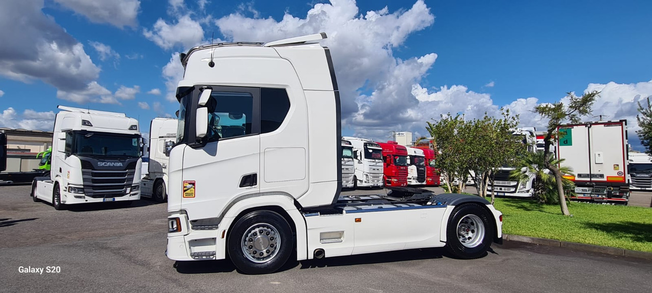 SCANIA R500 A4X2LA - Nyergesvontató: 3 kép. SCANIA R500 A4X2LA - Nyergesvontató: 3 kép.