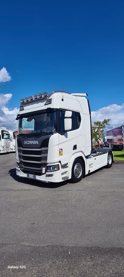 SCANIA R500 A4X2LA - Nyergesvontató: 2 kép. SCANIA R500 A4X2LA - Nyergesvontató: 2 kép.