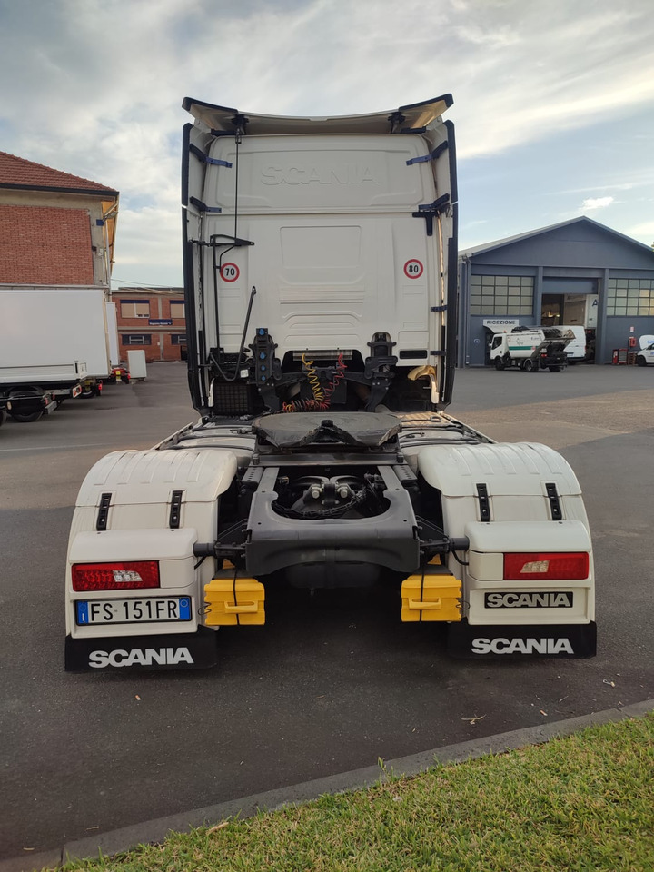 SCANIA R520 - Nyergesvontató: 3 kép. SCANIA R520 - Nyergesvontató: 3 kép.