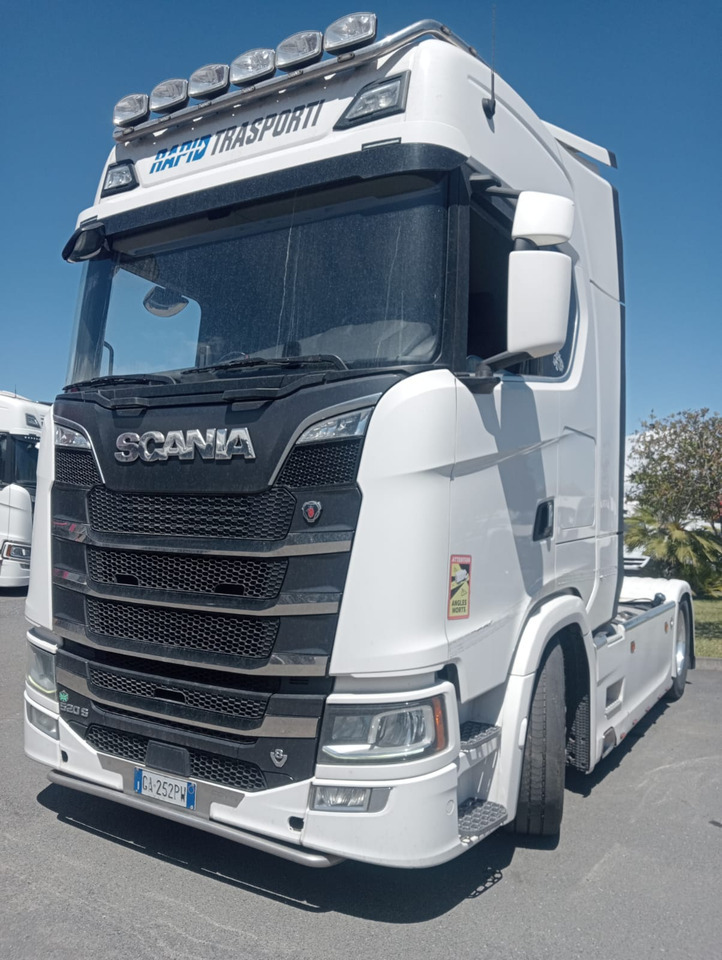 SCANIA S520 A4X2NB - Nyergesvontató: 1 kép. SCANIA S520 A4X2NB - Nyergesvontató: 1 kép.