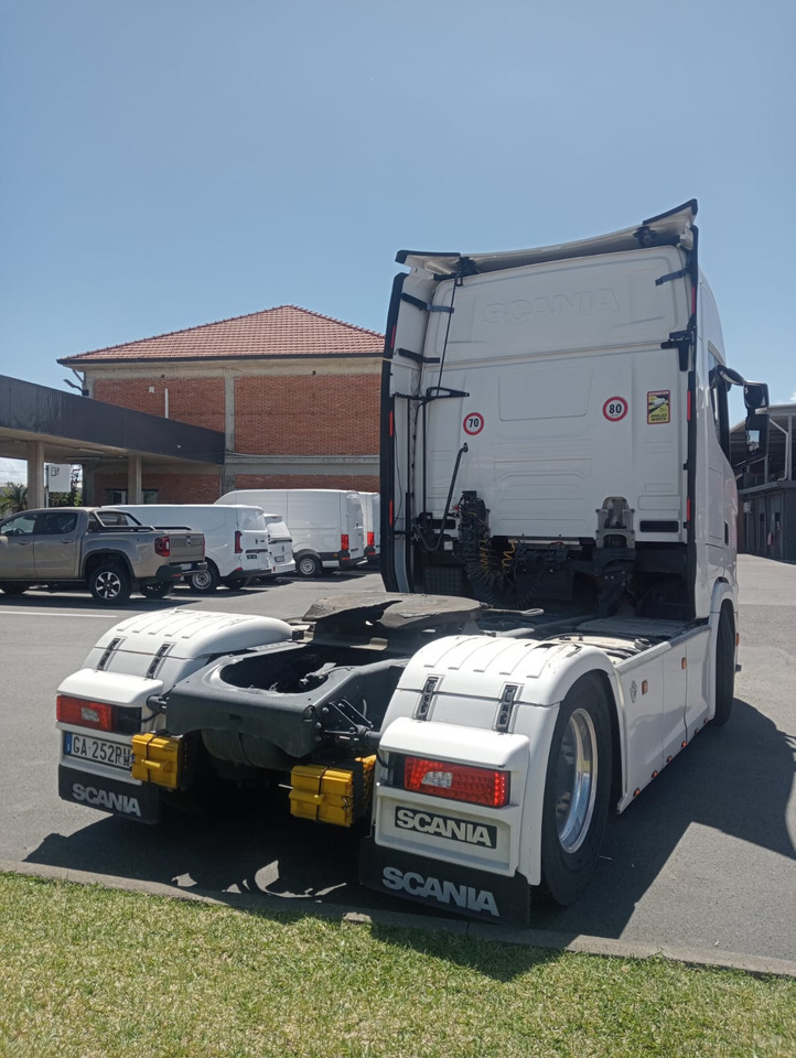 SCANIA S520 A4X2NB - Nyergesvontató: 3 kép. SCANIA S520 A4X2NB - Nyergesvontató: 3 kép.