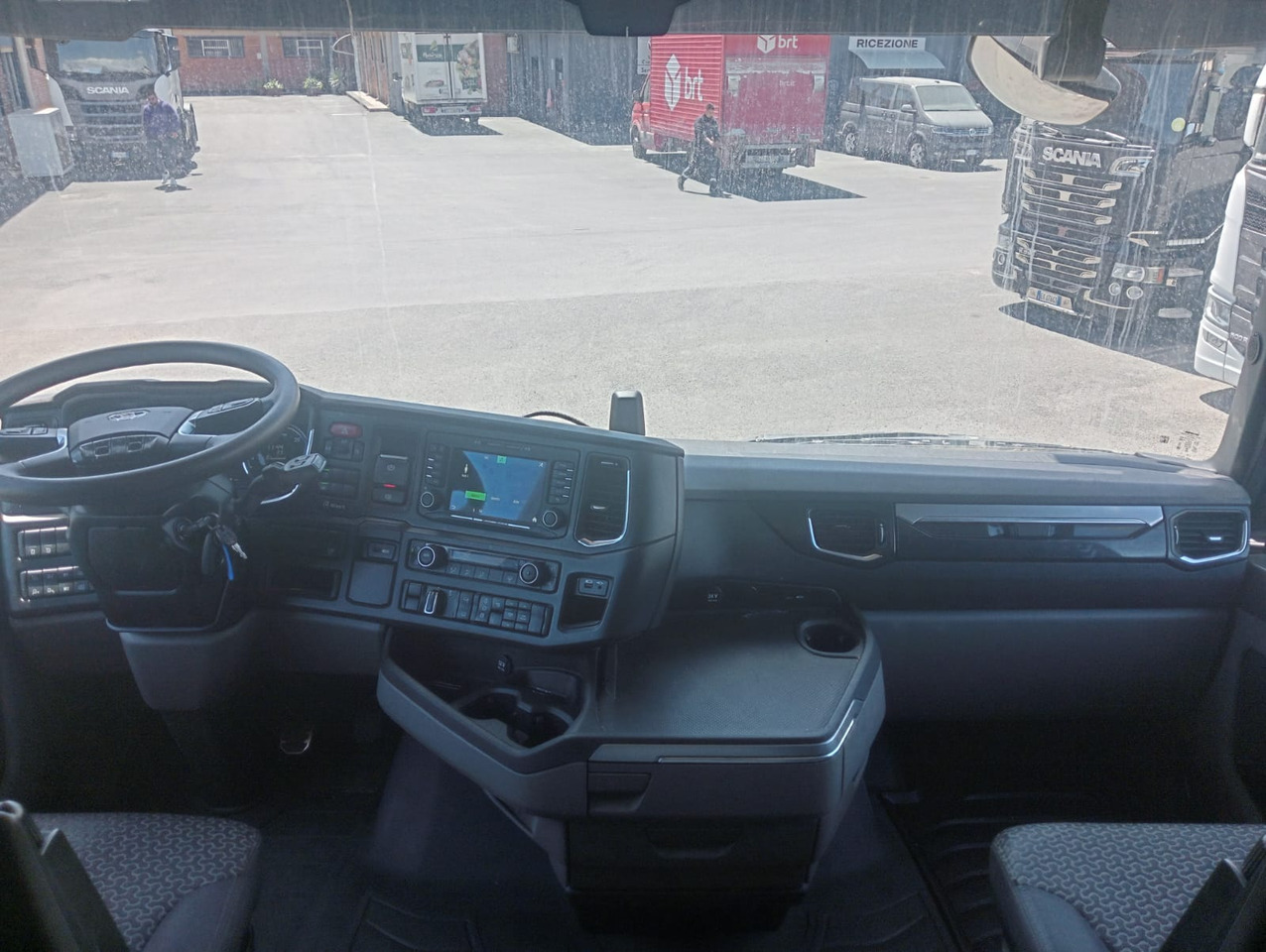 SCANIA S520 A4X2NB - Nyergesvontató: 5 kép. SCANIA S520 A4X2NB - Nyergesvontató: 5 kép.