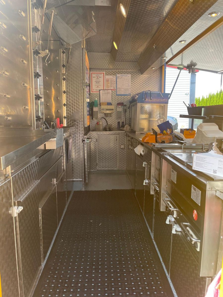 Fiat Hähnchengrill mobil Foodtruck - Büféautó: 5 kép. Fiat Hähnchengrill mobil Foodtruck - Büféautó: 5 kép.