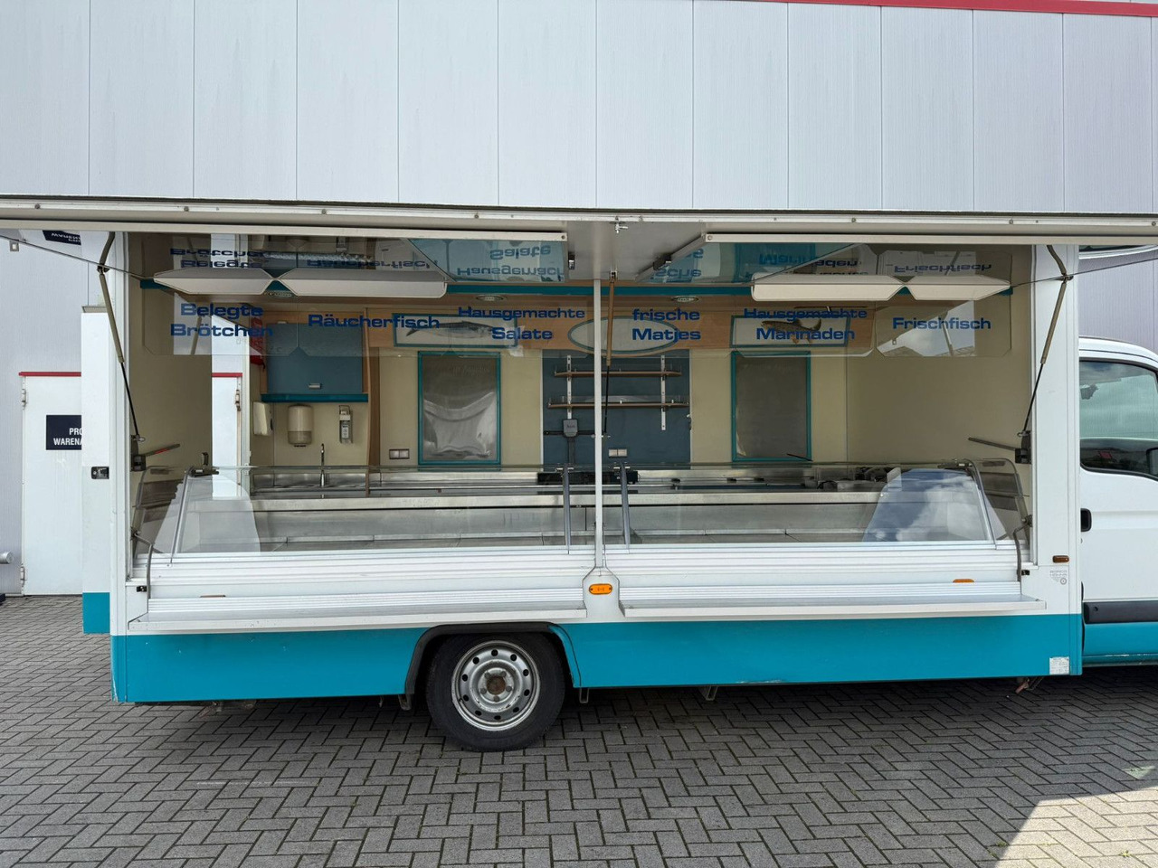 Renault Borco Höhns Fischmobil - Büféautó: 1 kép. Renault Borco Höhns Fischmobil - Büféautó: 1 kép.
