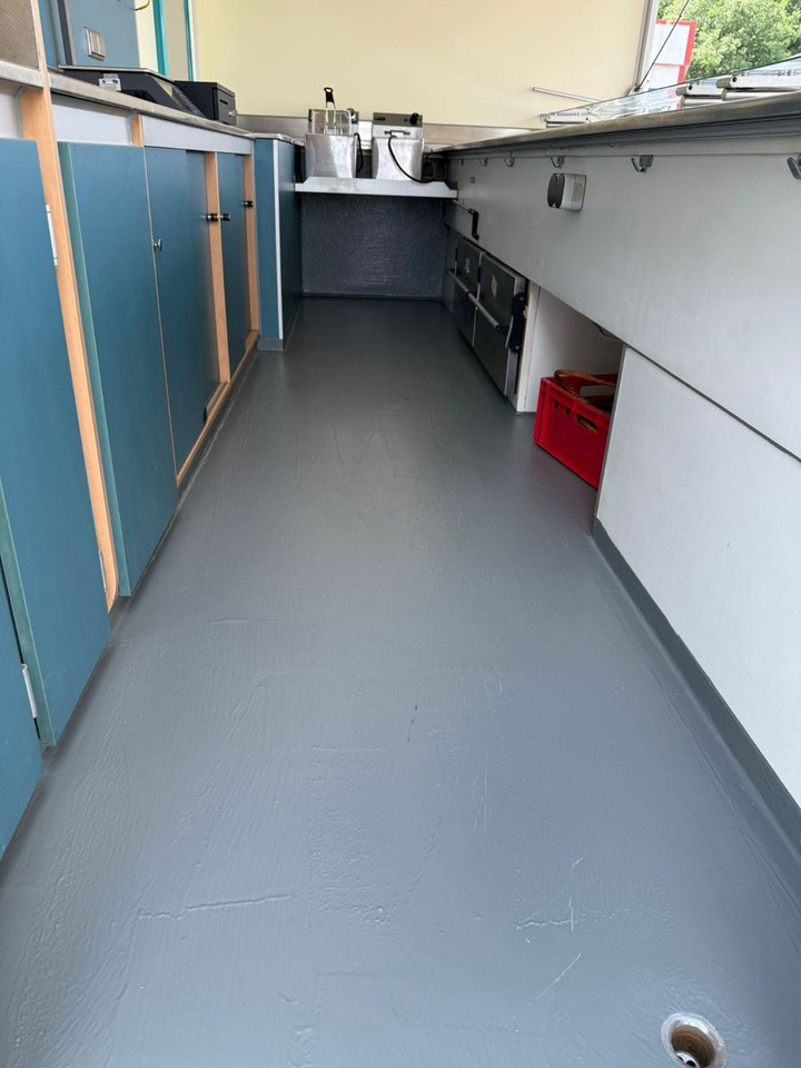 Renault Borco Höhns Fischmobil - Büféautó: 3 kép. Renault Borco Höhns Fischmobil - Büféautó: 3 kép.